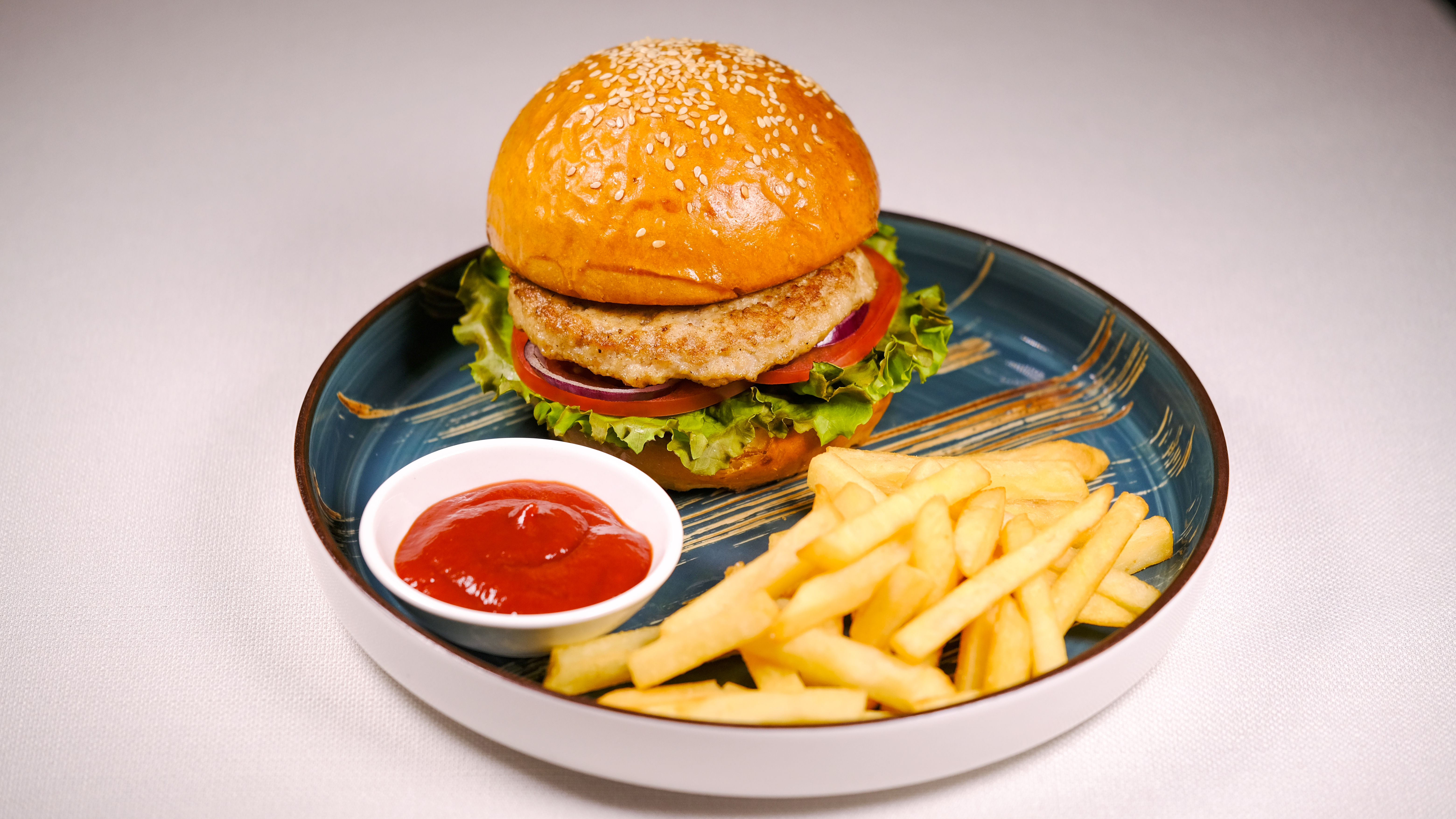 Бургер с фри курица