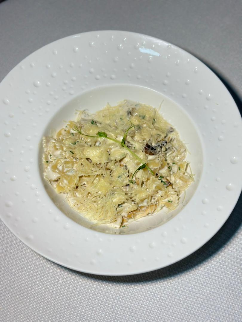 Фарфалле с курицей и грибами